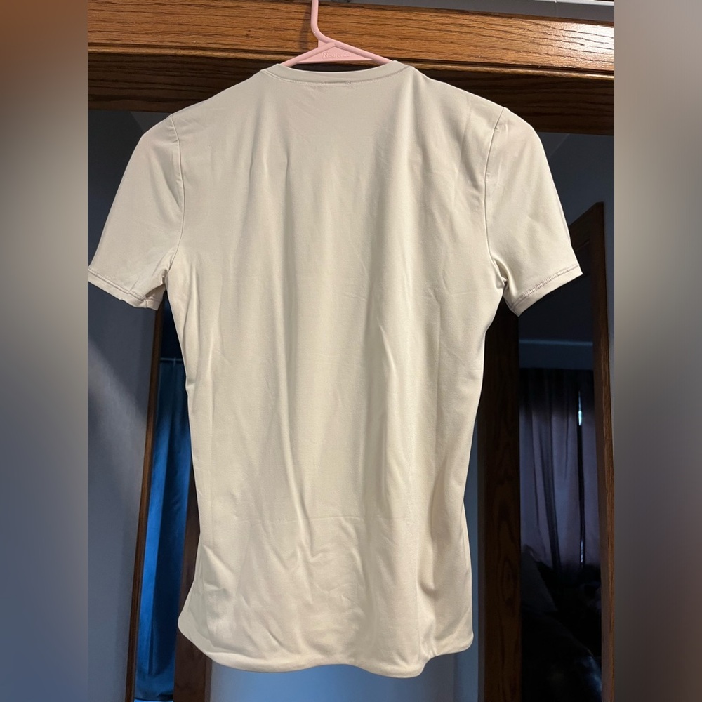 NWOT Lululemon Wundermost tee - Picture 3 of 3